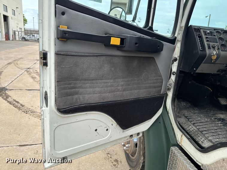 image for item DV2019 1999 Freightliner FL50 ambulance