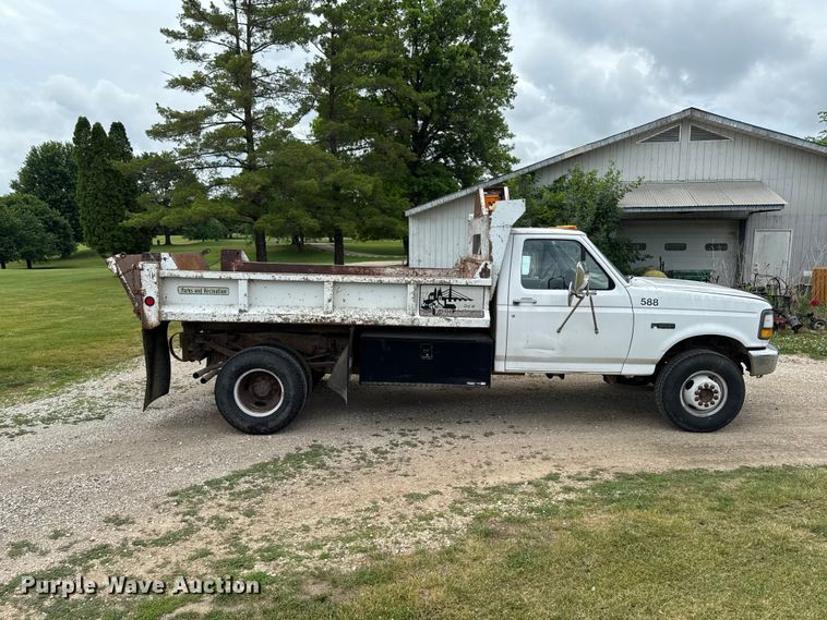 image for item DV2022 1996 Ford F450 Super Duty dump truck