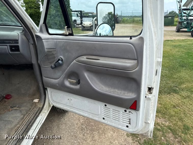 image for item DV2022 1996 Ford F450 Super Duty dump truck