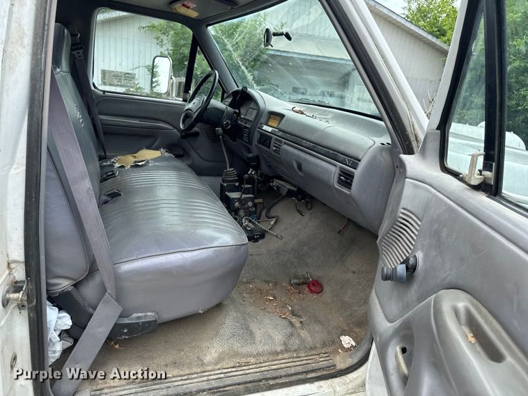 image for item DV2022 1996 Ford F450 Super Duty dump truck