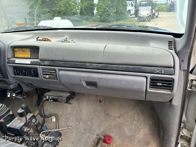 image for item DV2022 1996 Ford F450 Super Duty dump truck