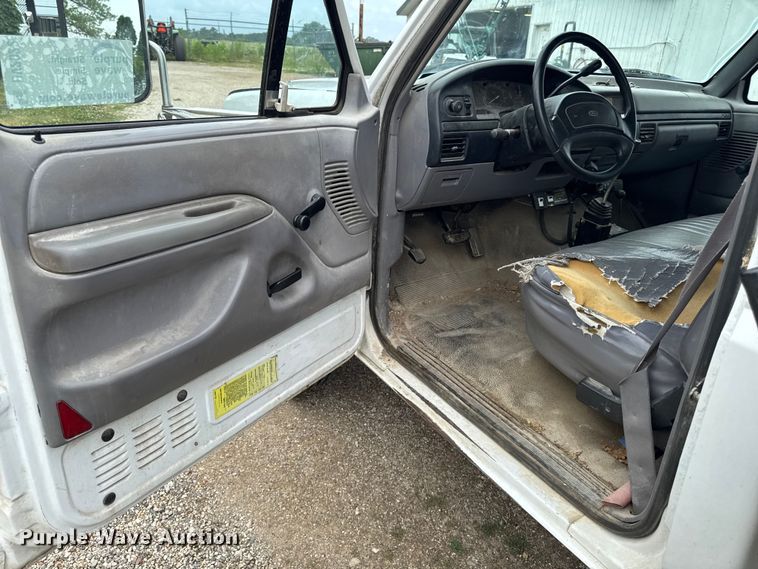 image for item DV2022 1996 Ford F450 Super Duty dump truck