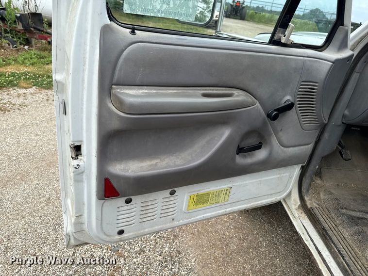 image for item DV2022 1996 Ford F450 Super Duty dump truck