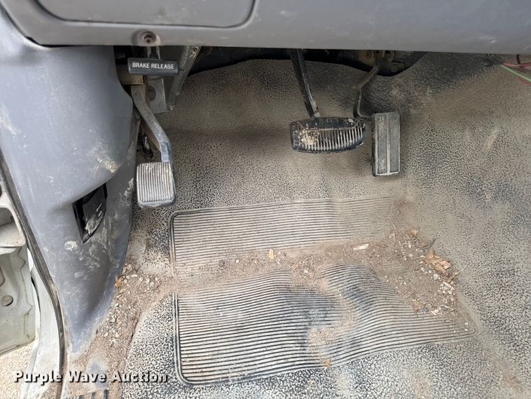 image for item DV2022 1996 Ford F450 Super Duty dump truck