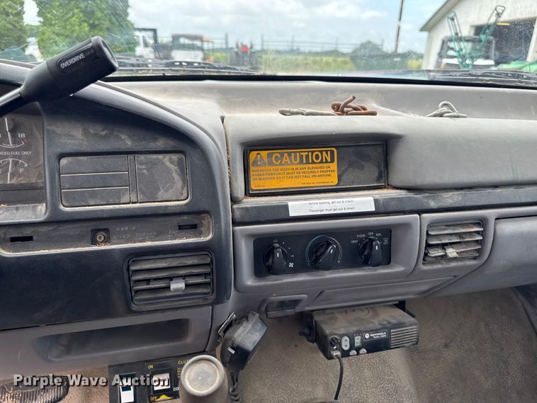 image for item DV2022 1996 Ford F450 Super Duty dump truck