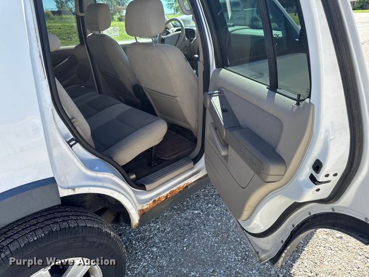 image for item DV2037 2007 Ford Explorer SUV