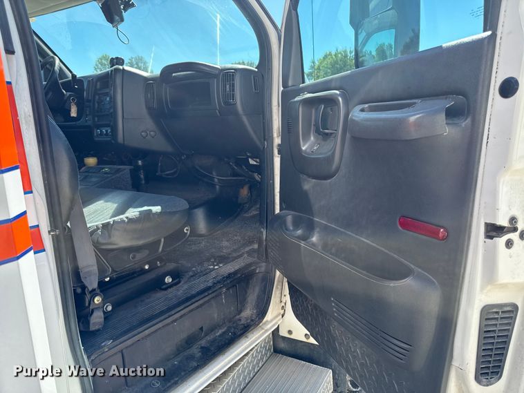 image for item DV2038 2008 GMC C4500 ambulance