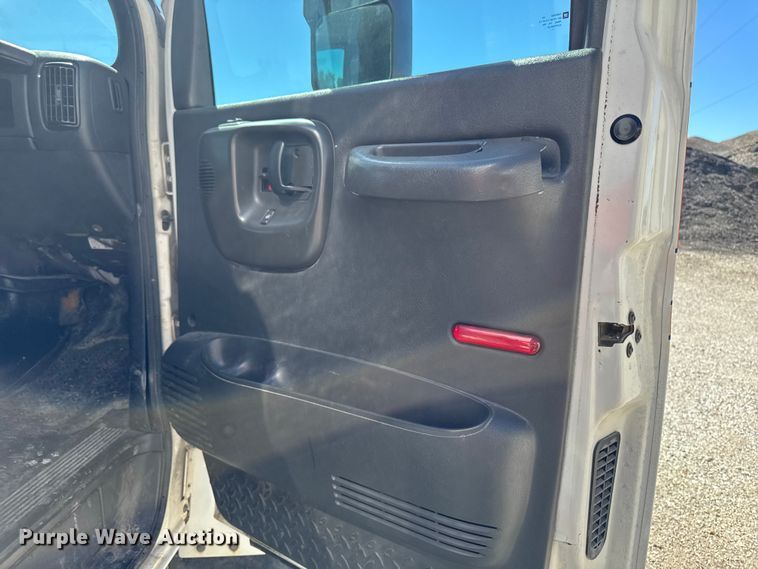 image for item DV2038 2008 GMC C4500 ambulance