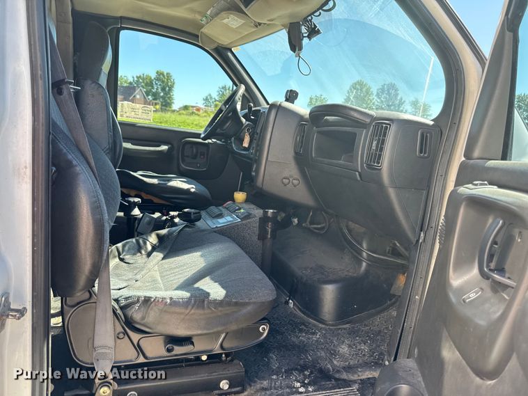image for item DV2038 2008 GMC C4500 ambulance