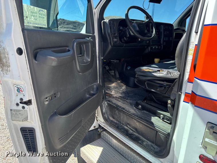 image for item DV2038 2008 GMC C4500 ambulance