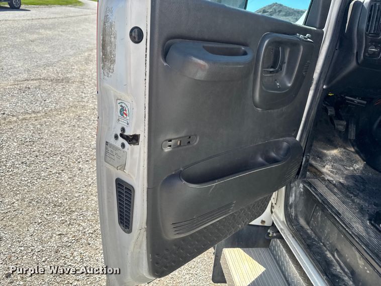 image for item DV2038 2008 GMC C4500 ambulance