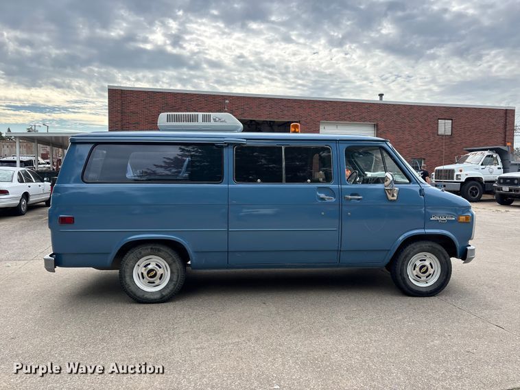 image for item DV4414 1983 Chevrolet G10 sewer camera van