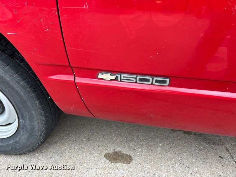 image for item DV4415 1990 Chevrolet C1500 pickup truck
