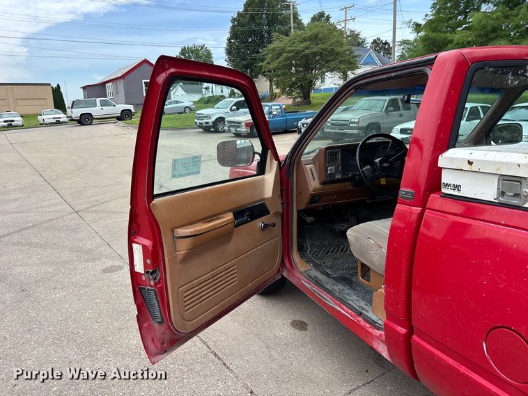 image for item DV4415 1990 Chevrolet C1500 pickup truck