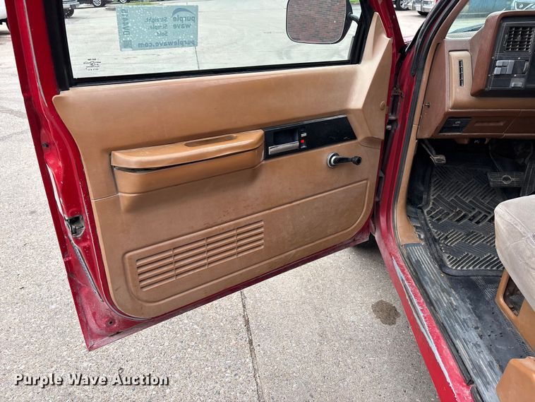 image for item DV4415 1990 Chevrolet C1500 pickup truck