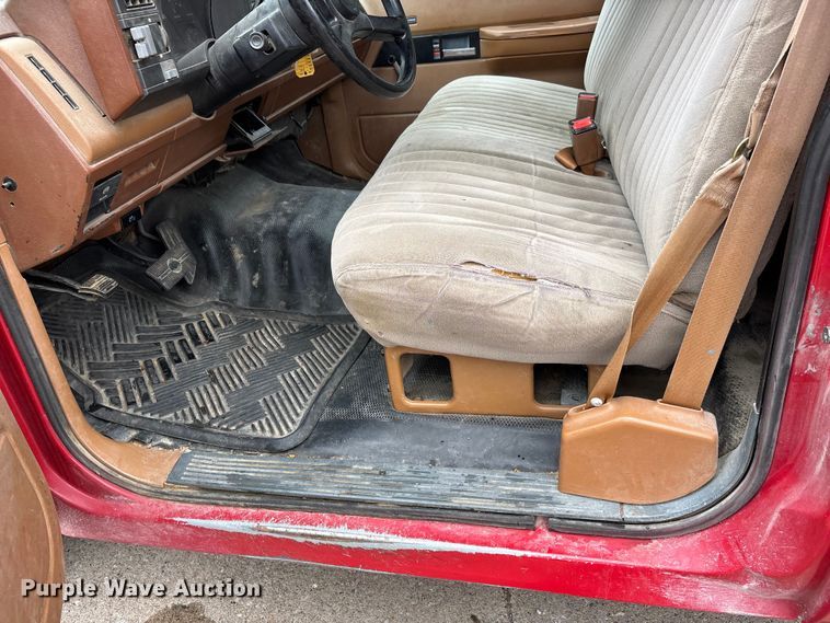 image for item DV4415 1990 Chevrolet C1500 pickup truck