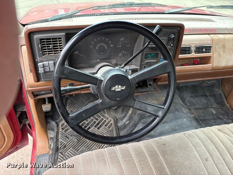 image for item DV4415 1990 Chevrolet C1500 pickup truck
