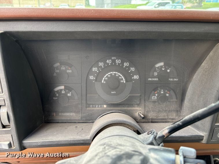 image for item DV4415 1990 Chevrolet C1500 pickup truck