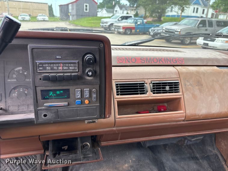 image for item DV4415 1990 Chevrolet C1500 pickup truck