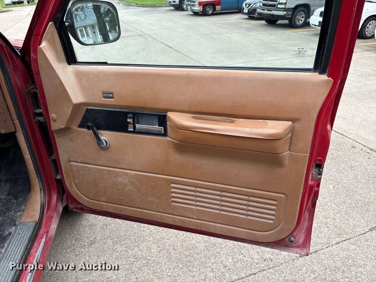 image for item DV4415 1990 Chevrolet C1500 pickup truck