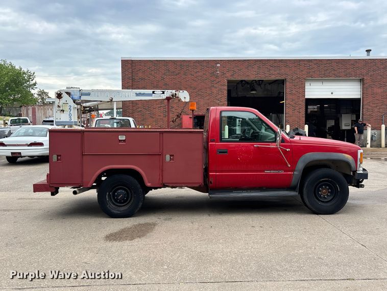 image for item DV4416 1995 GMC K2500 utility bed pickup truck