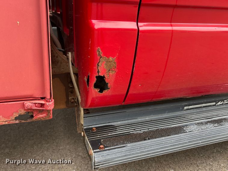 image for item DV4416 1995 GMC K2500 utility bed pickup truck