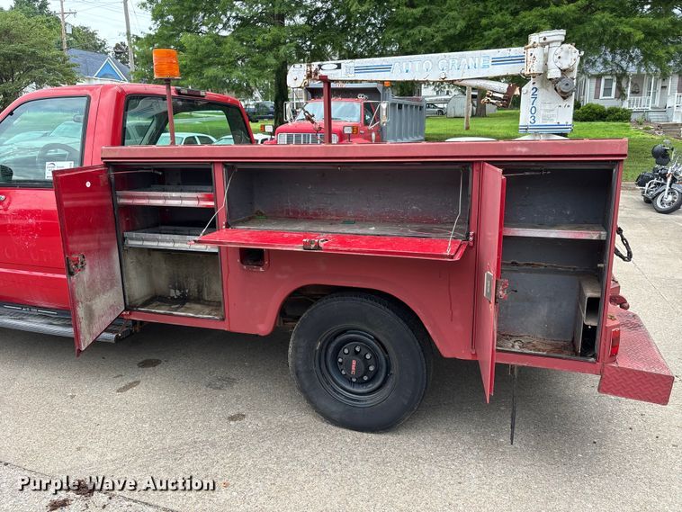 image for item DV4416 1995 GMC K2500 utility bed pickup truck