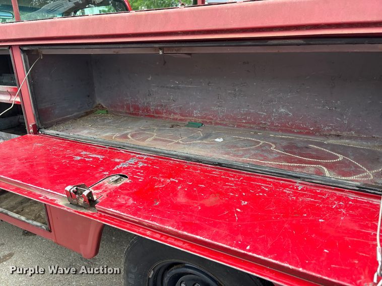image for item DV4416 1995 GMC K2500 utility bed pickup truck