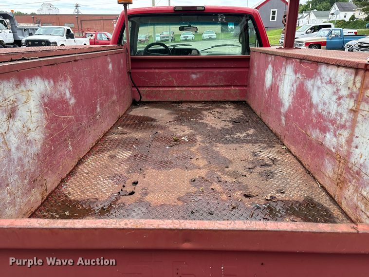 image for item DV4416 1995 GMC K2500 utility bed pickup truck