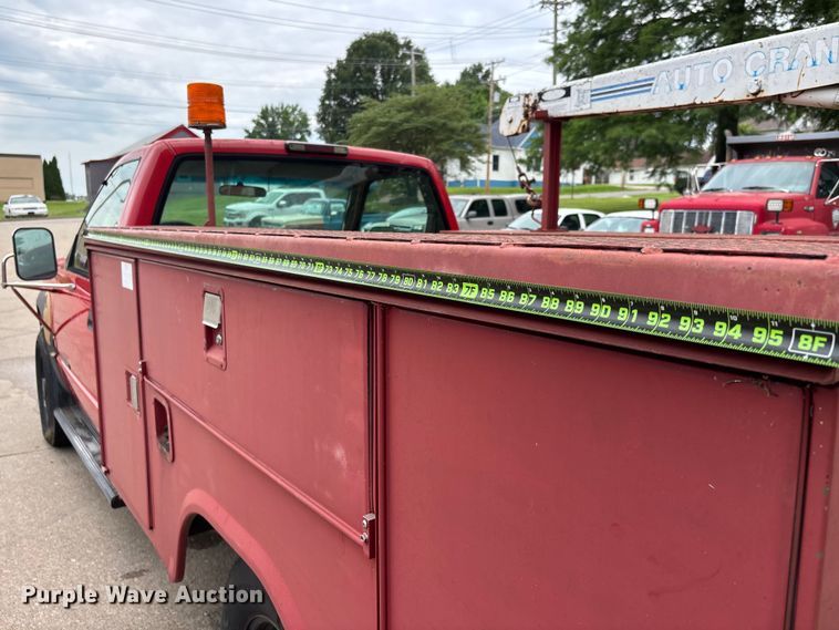 image for item DV4416 1995 GMC K2500 utility bed pickup truck