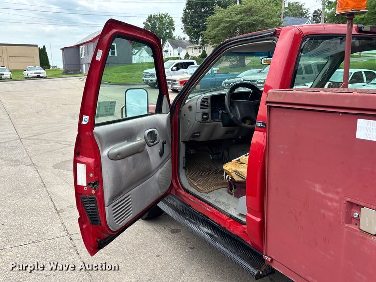 image for item DV4416 1995 GMC K2500 utility bed pickup truck