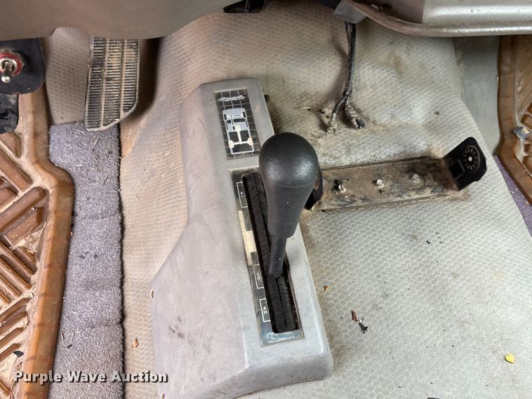 image for item DV4416 1995 GMC K2500 utility bed pickup truck