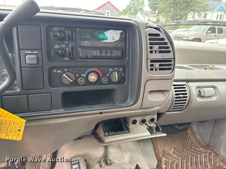image for item DV4416 1995 GMC K2500 utility bed pickup truck