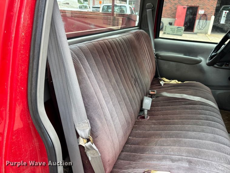 image for item DV4416 1995 GMC K2500 utility bed pickup truck