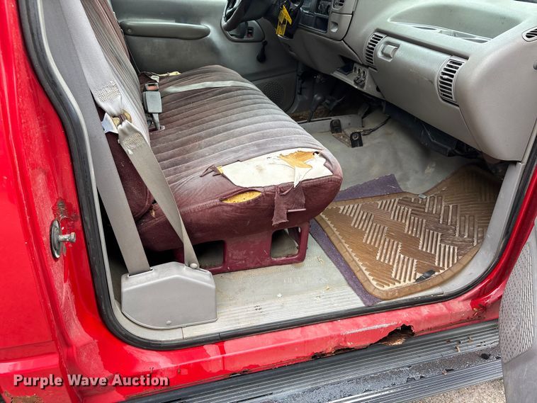 image for item DV4416 1995 GMC K2500 utility bed pickup truck