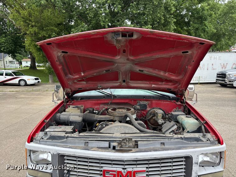 image for item DV4416 1995 GMC K2500 utility bed pickup truck