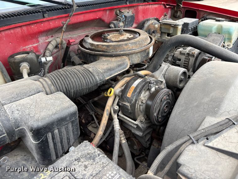 image for item DV4416 1995 GMC K2500 utility bed pickup truck