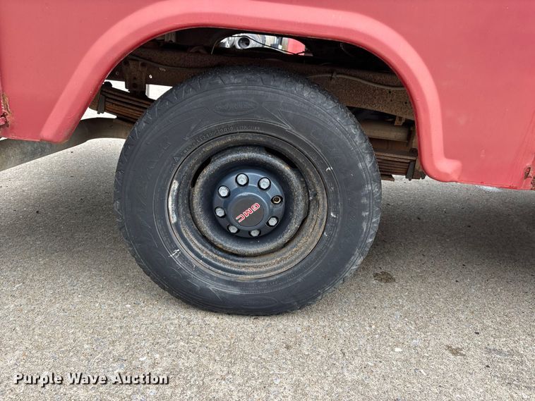 image for item DV4416 1995 GMC K2500 utility bed pickup truck