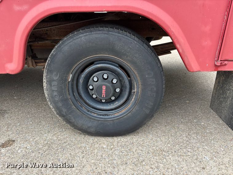 image for item DV4416 1995 GMC K2500 utility bed pickup truck