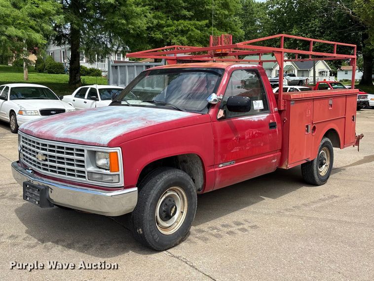 1989 Chevrolet C2500 utility bed pickup truck