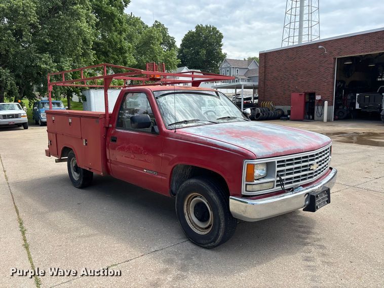 image for item DV4417 1989 Chevrolet C2500 utility bed pickup truck