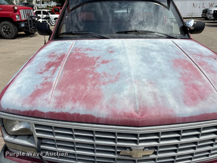image for item DV4417 1989 Chevrolet C2500 utility bed pickup truck