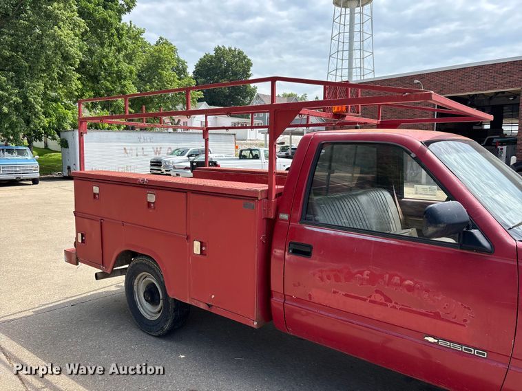 image for item DV4417 1989 Chevrolet C2500 utility bed pickup truck