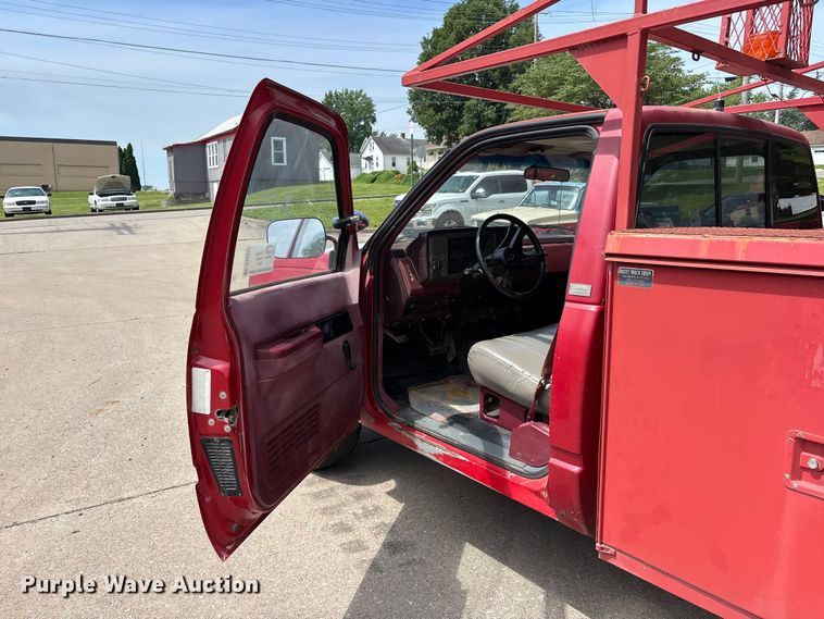image for item DV4417 1989 Chevrolet C2500 utility bed pickup truck