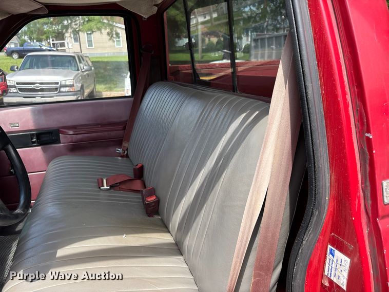 image for item DV4417 1989 Chevrolet C2500 utility bed pickup truck