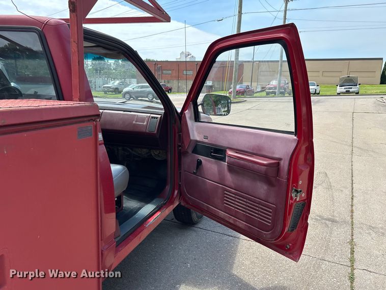 image for item DV4417 1989 Chevrolet C2500 utility bed pickup truck