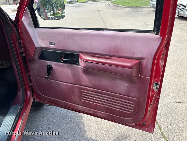 image for item DV4417 1989 Chevrolet C2500 utility bed pickup truck