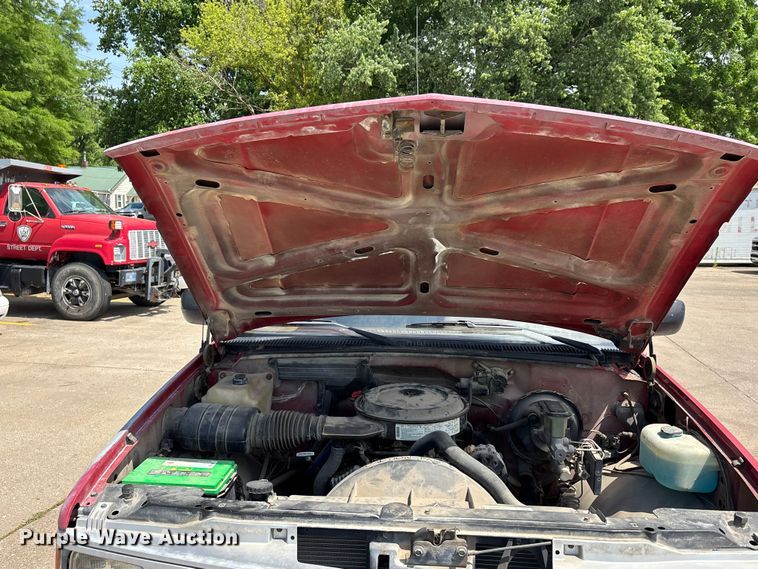 image for item DV4417 1989 Chevrolet C2500 utility bed pickup truck