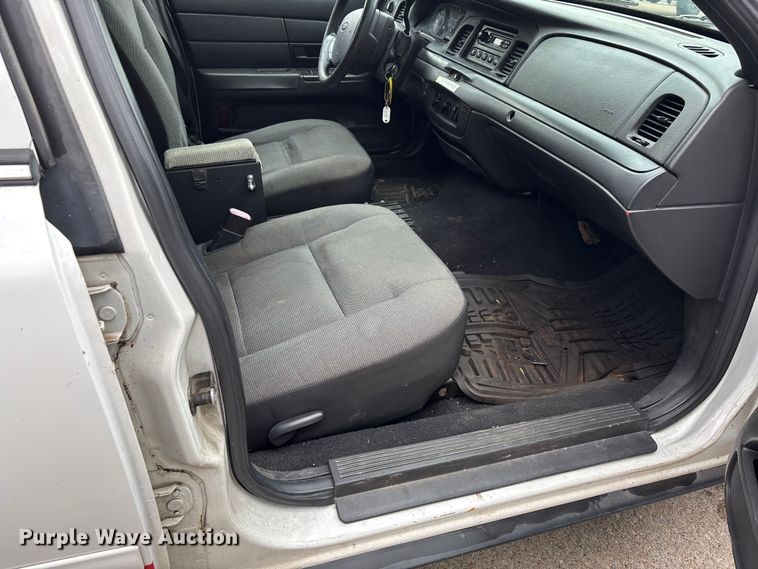 image for item DV4418 2006 Ford Crown Victoria Police Interceptor 
