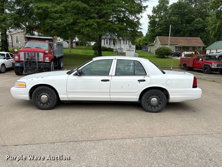 image for item DV4420 2005 Ford Crown Victoria Police Interceptor 